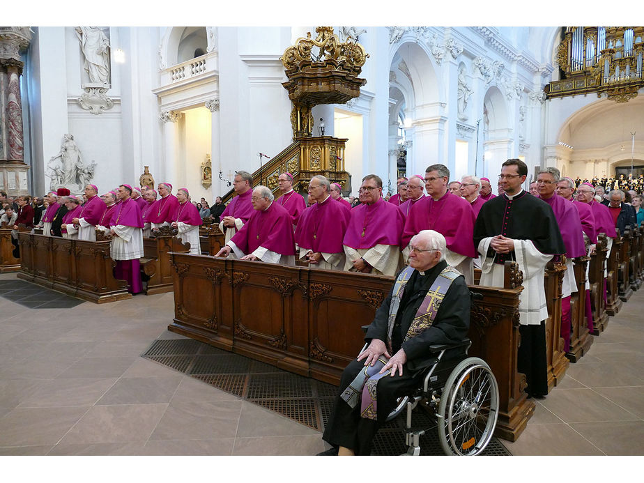 Abschlussvesper der Bischofskonferenz mit Austeilung des Bonifatiussegens (Foto: Karl-Franz Thiede)